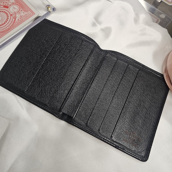 Like New Louis Vuitton Epi Bifold Wallet! - Picture 9 of 16